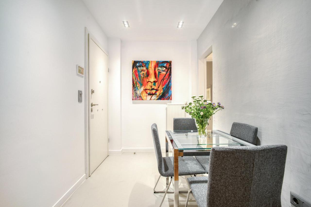 Elegant Light Two Bedroom Apartment In City Center Athens Exterior photo