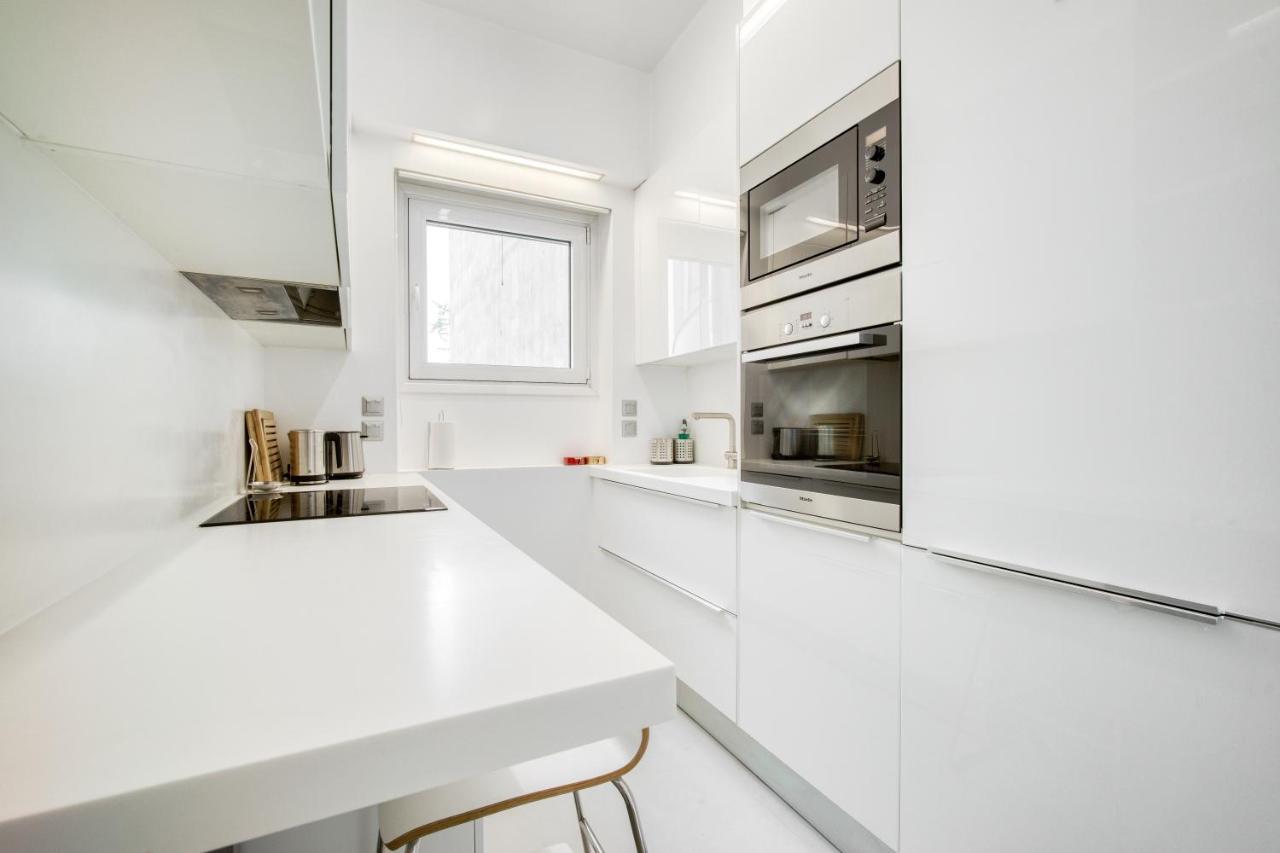 Elegant Light Two Bedroom Apartment In City Center Athens Exterior photo